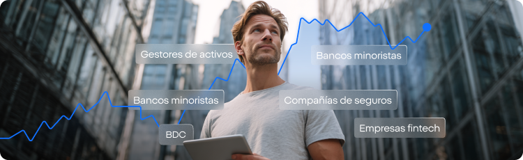 Inversor usando un notebook para aprender sobre acciones financieras