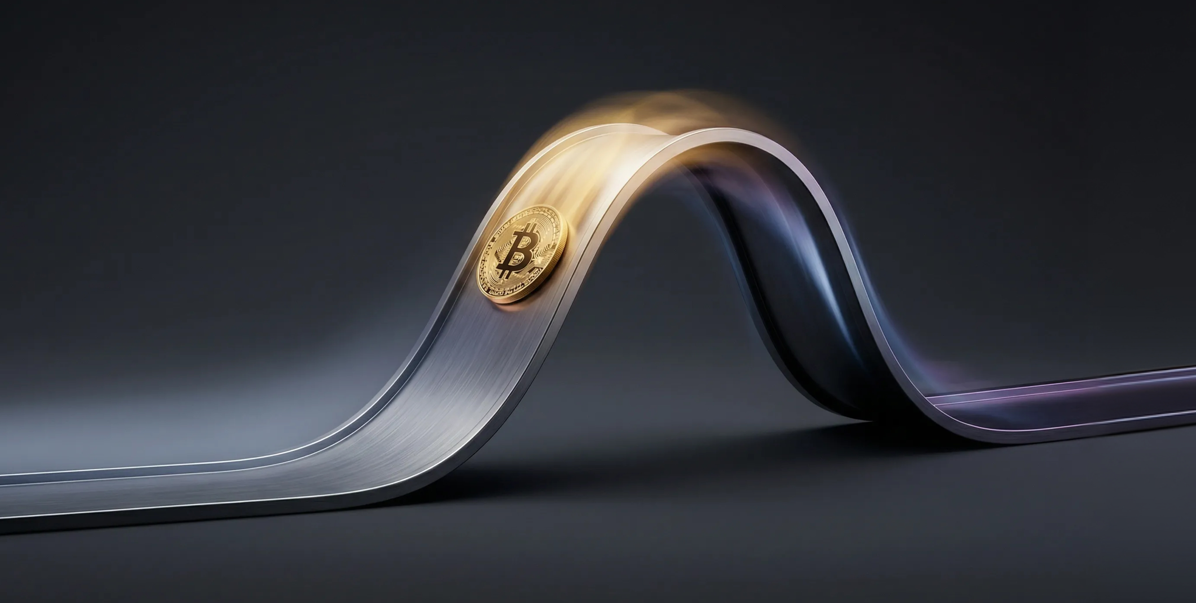 Egy bitcoin Ã©rme halad egy Ã­velt fÃ©m pÃ¡lyÃ¡n, szemlÃ©ltetve a kriptovalutÃ¡k Ã¡rmozgÃ¡sait, a piaci volatilitÃ¡st Ã©s a Bitcoin dinamikus kereskedÃ©si termÃ©szetÃ©t.