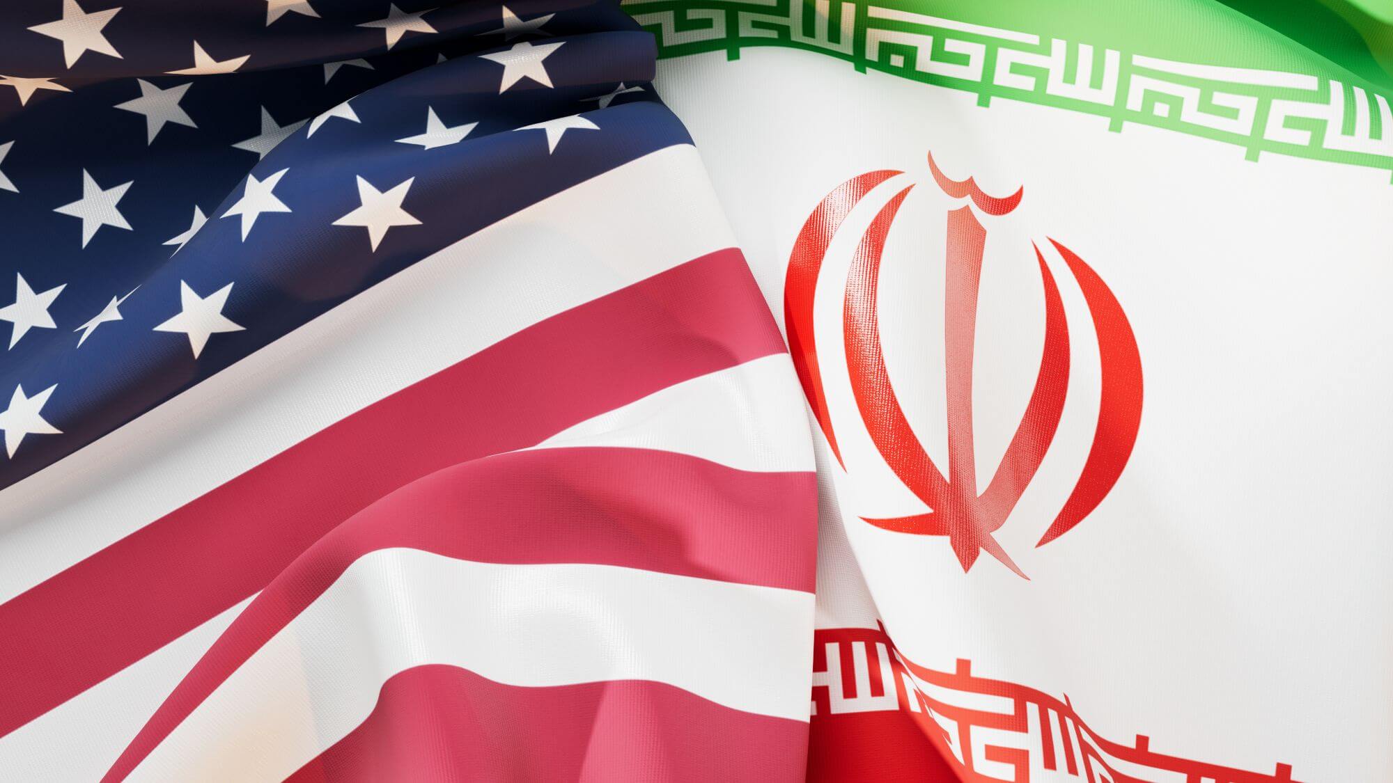 Imagen de las banderas de Estados Unidos e IrÃ¡n