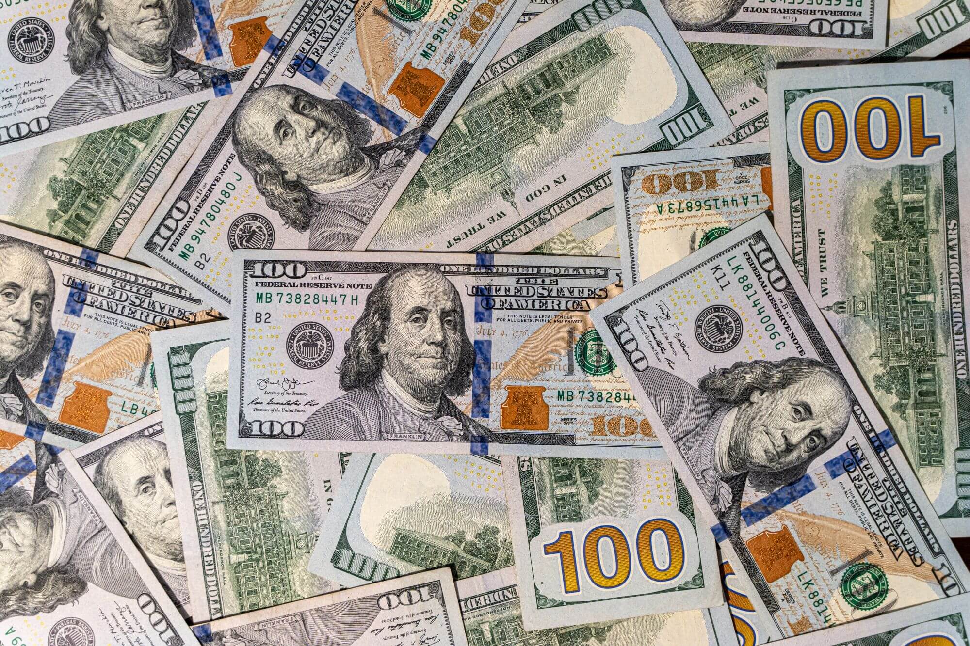 Imagen de dÃ³lares en un artÃ­culo sobre el club del trillion