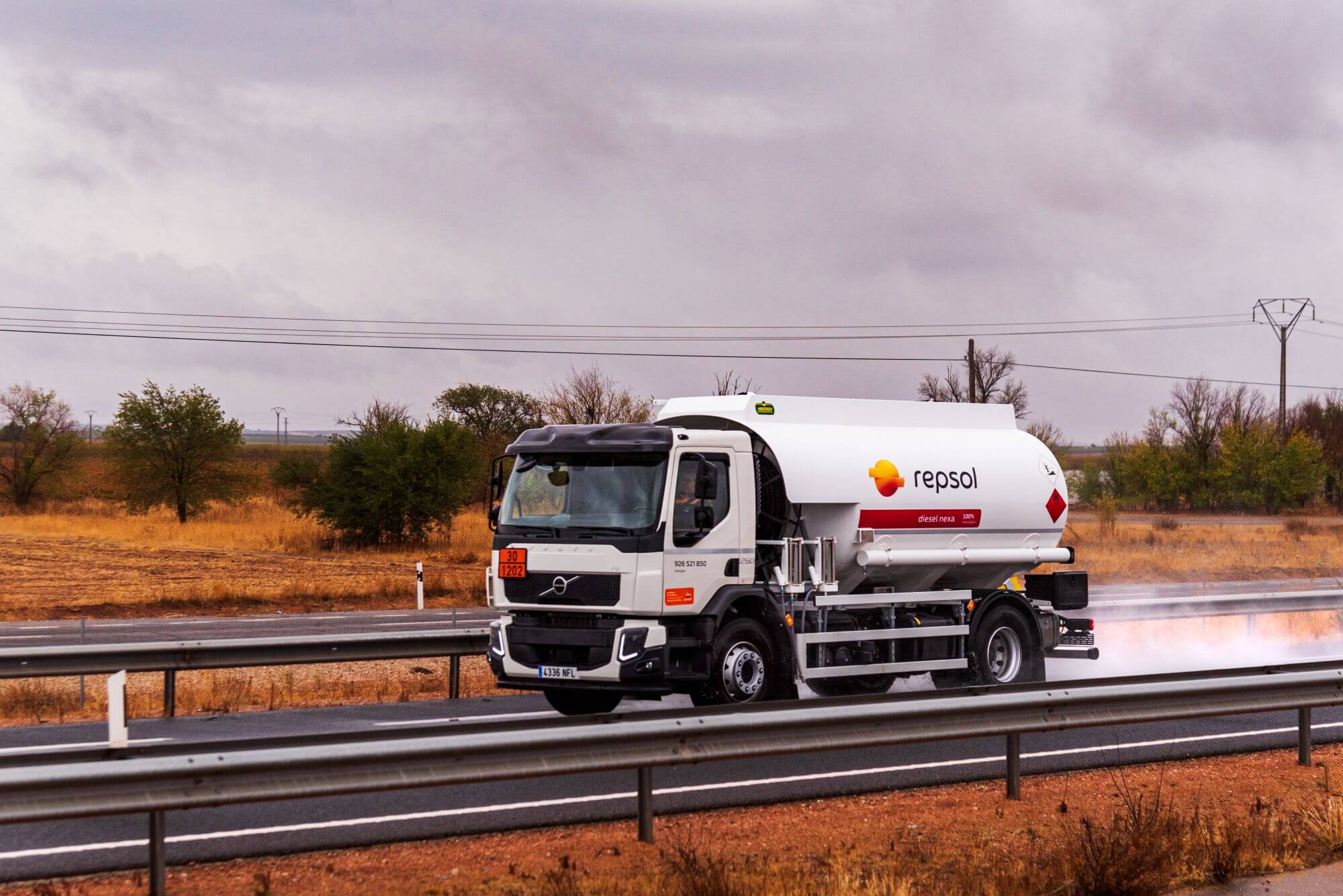 Imagen de un camión de Repsol