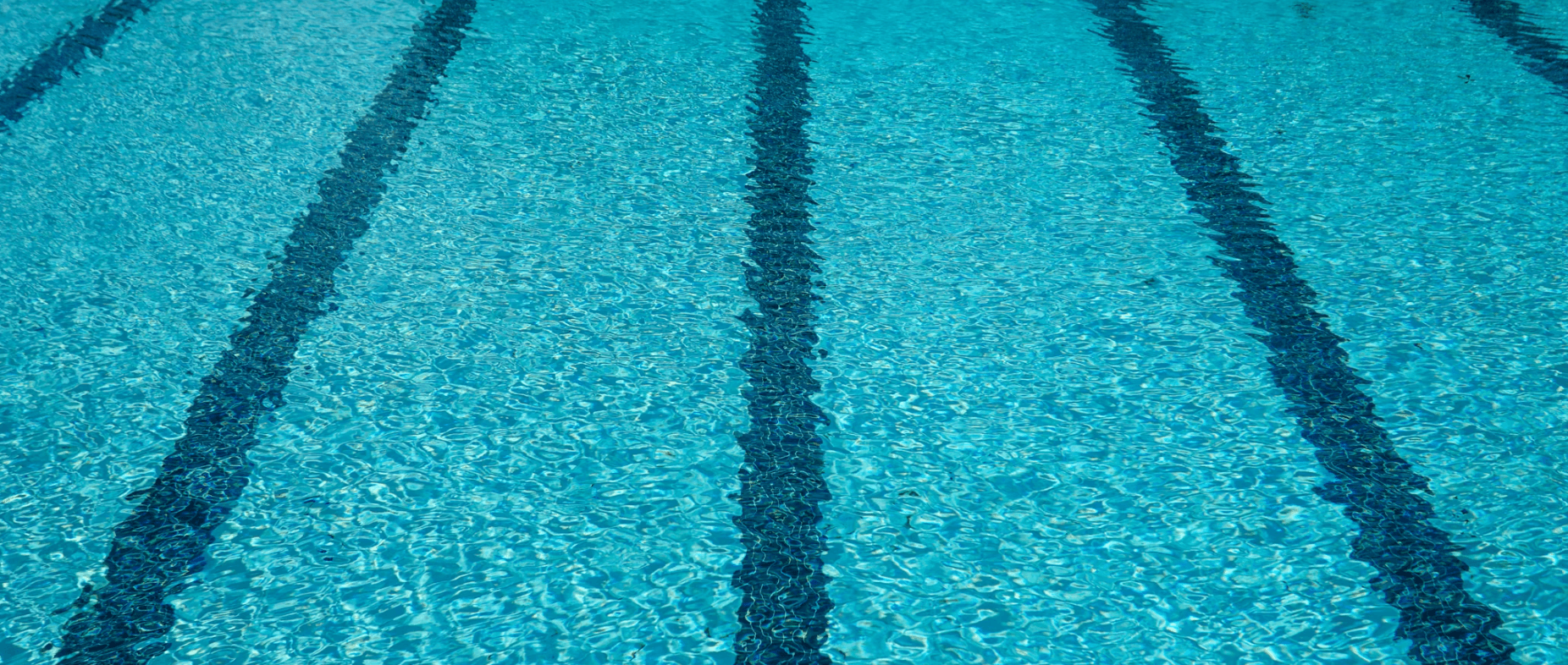 Imagen de una piscina en un artículo sobre las acciones de Fluidra