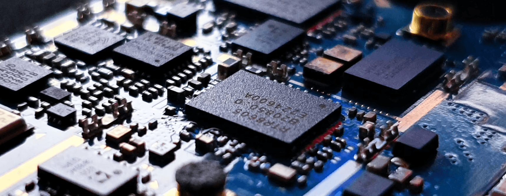 Imagen de chips en un artículo sobre el sector de semiconductores