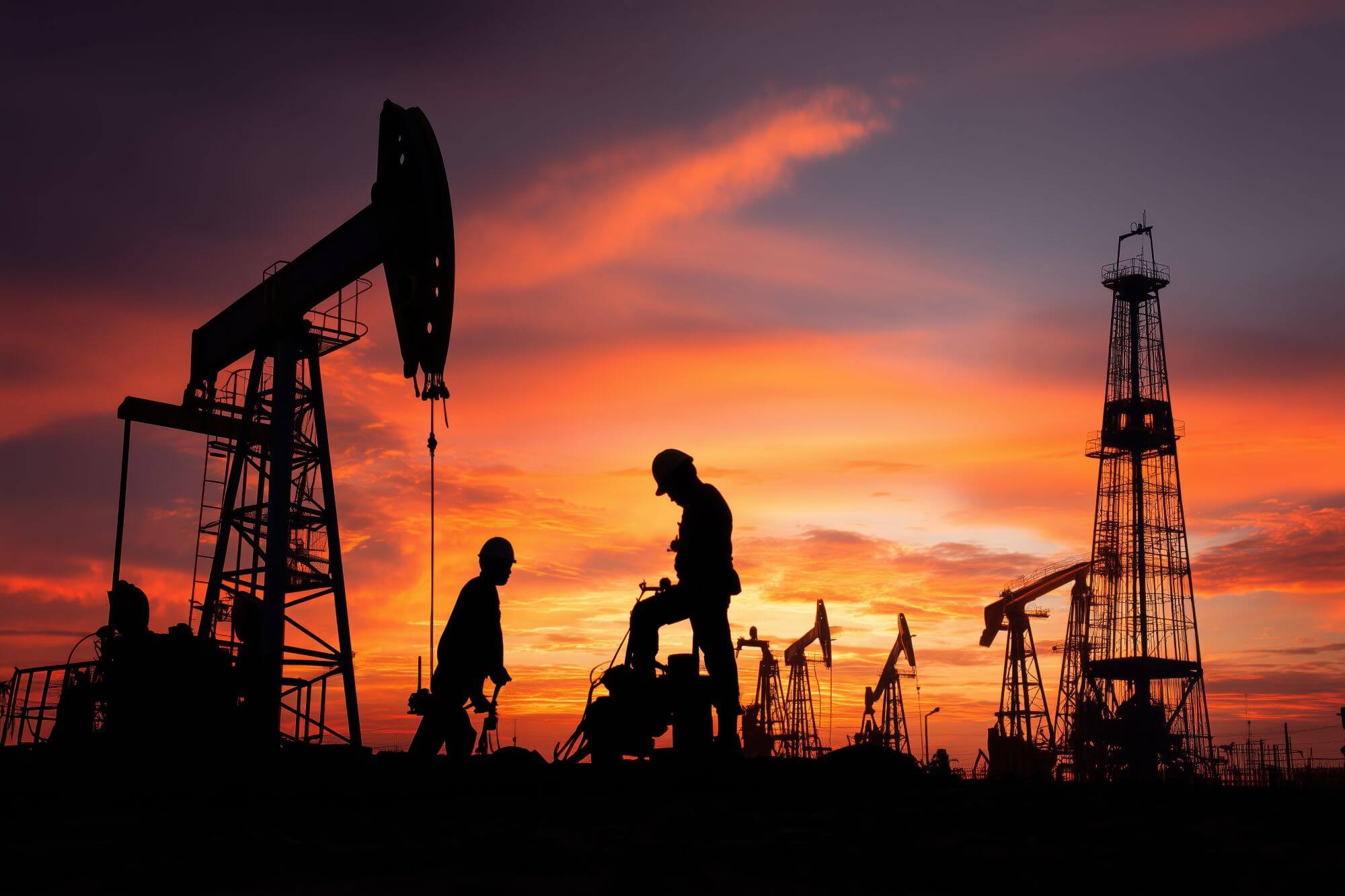 Imagen de un pozo de petróleo en un artículo sobre la bolsa hoy