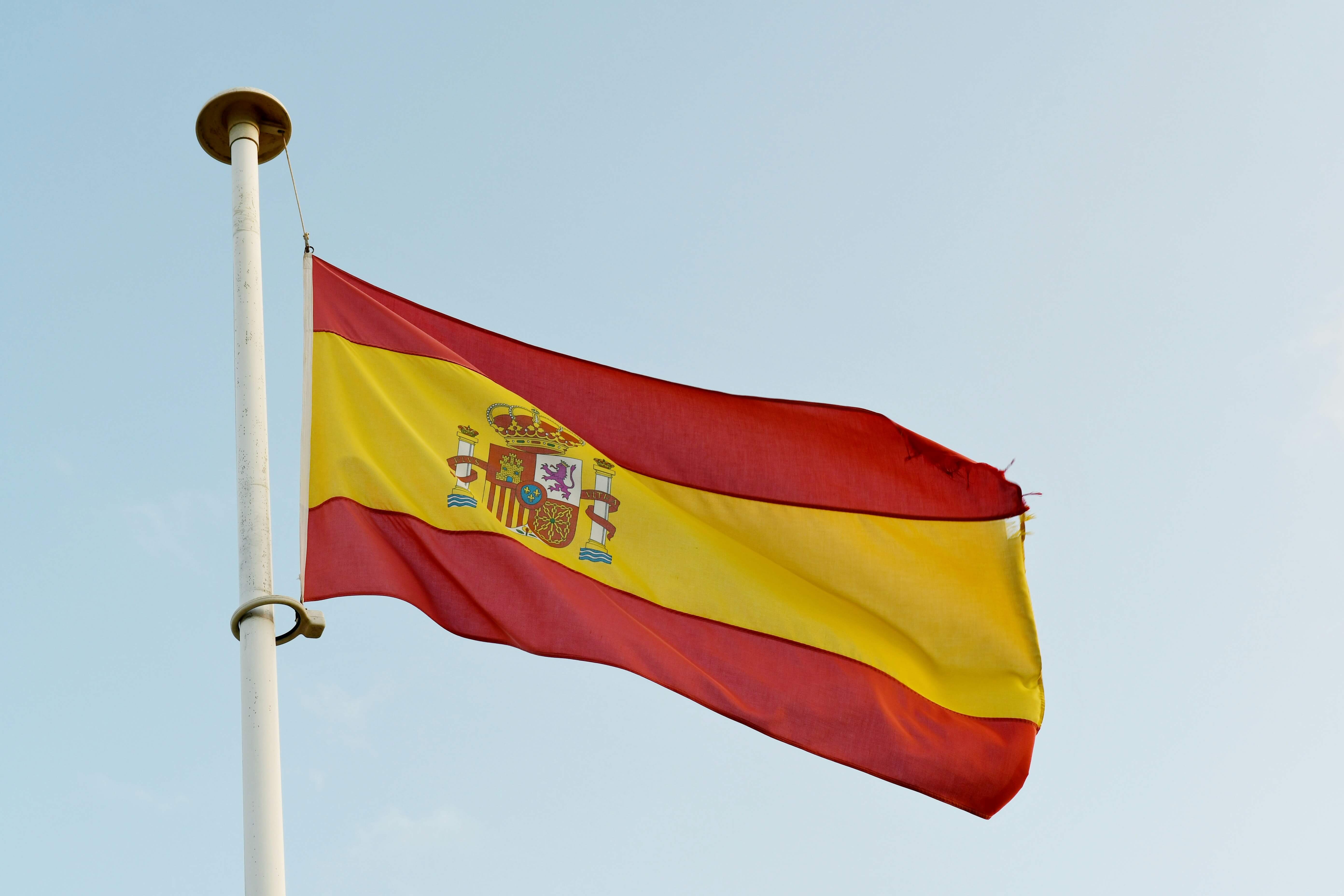 Imagen de la bandera de España en un artículo sobre el cierre del Ibex 35