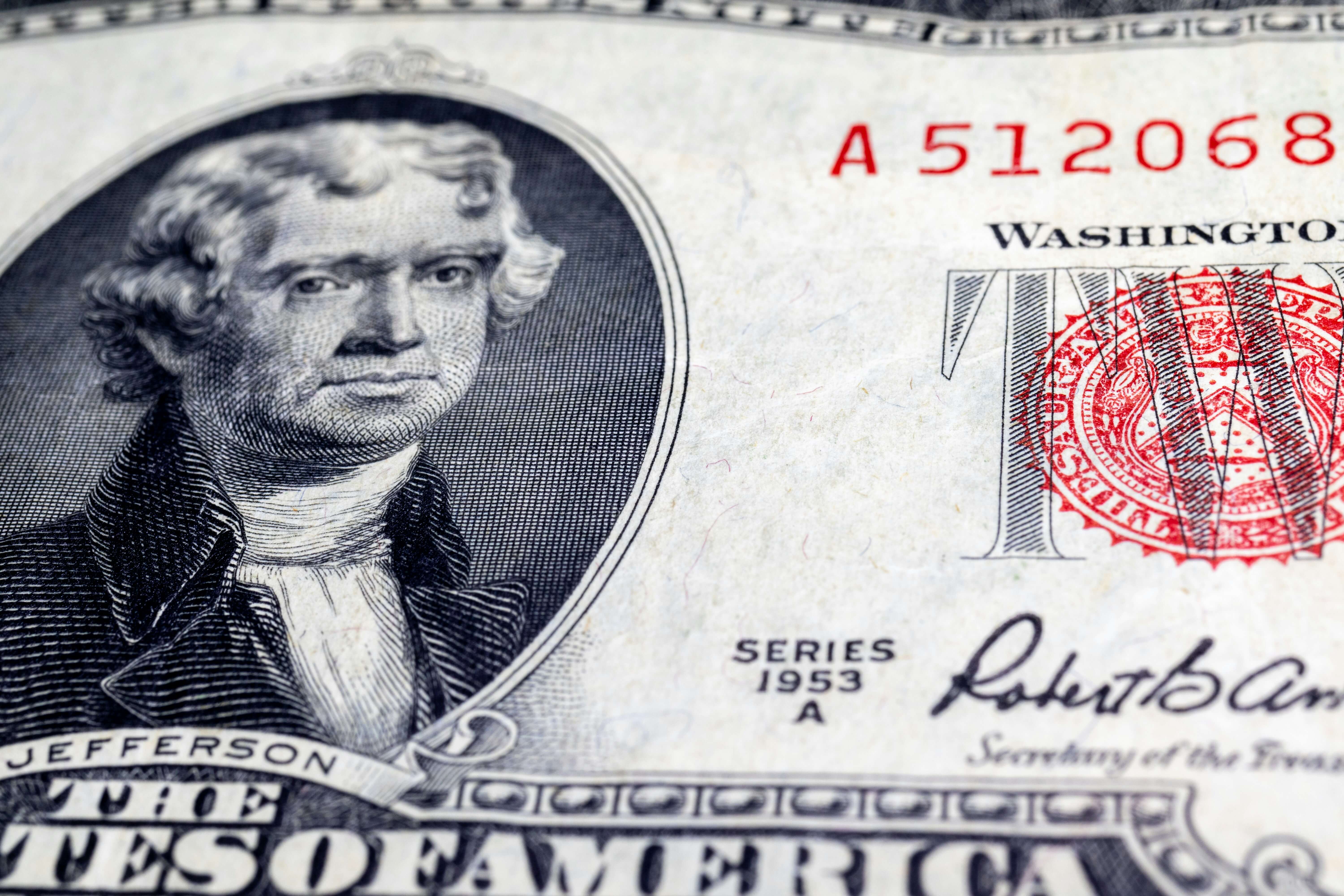 Imagen de un billete de dólar en un artículo sobre bonos