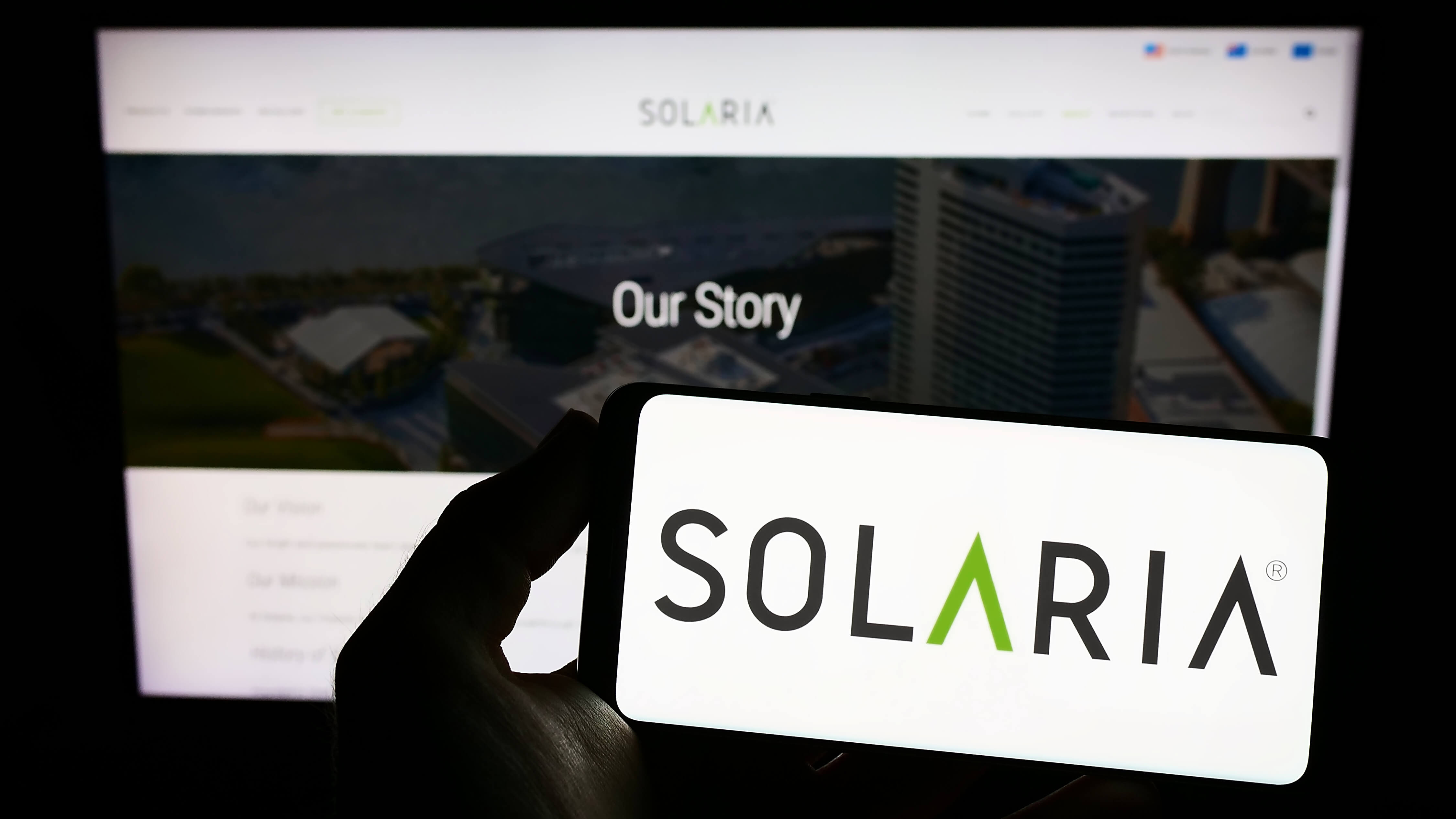 Imagen de una pantalla con el logo de Solaria