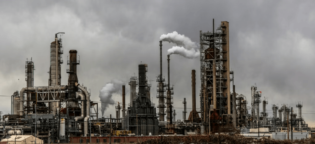 Imagen de una fÃ¡brica de petrÃ³leo