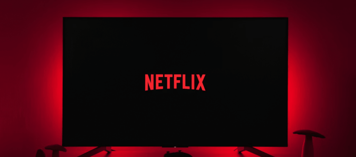 Imagen de una televisiÃ³n con el logo de Netflix
