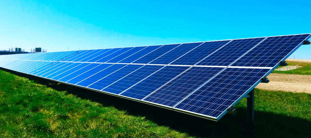 Imagen de placas solares en un articulo sobre las acciones de Solaria