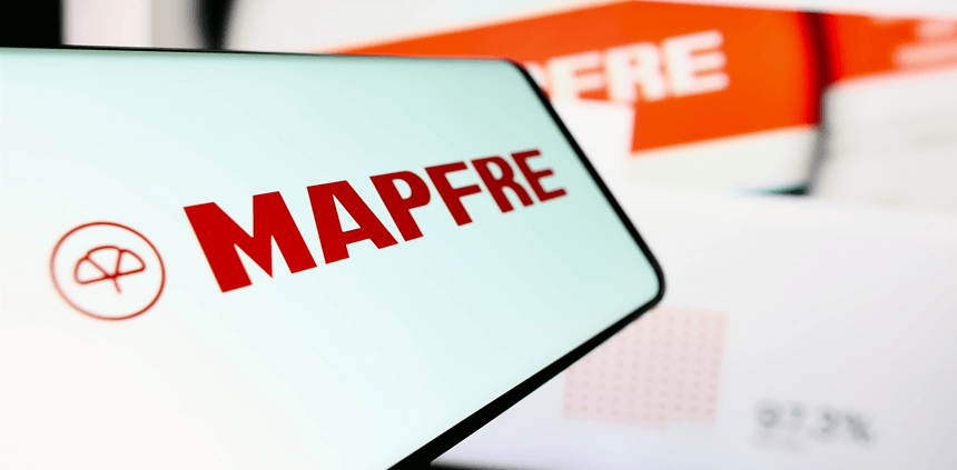 Imagen de un mÃ³vil con el logo de Mapfre