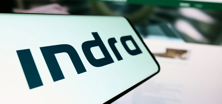 Imagen de un mÃ³vil con el logo de Indra