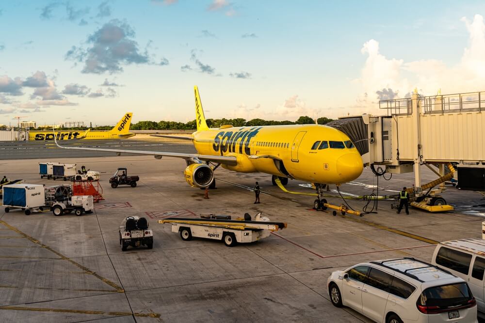 Avion amarillo de Spirit Airlines
