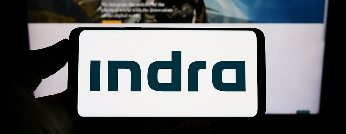 Imagen de un mÃ³vil con el logo de Indra