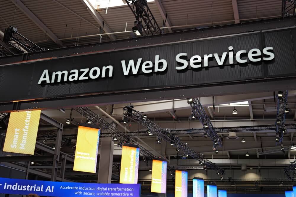 Amazon Web Services es una subsidiaria de Amazon que proporciona plataformas