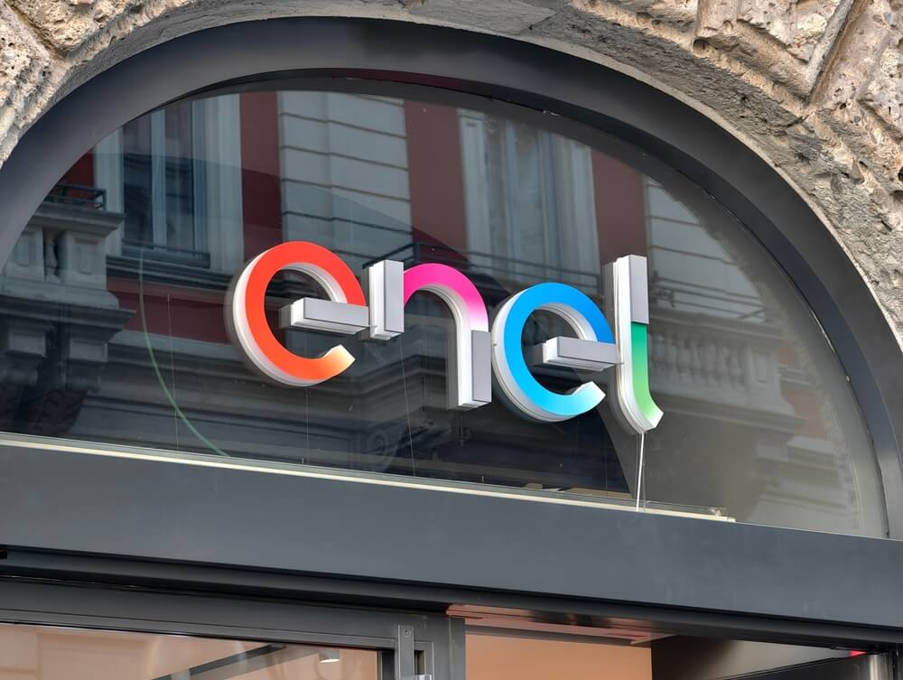 la fachada de una oficinas de enel por el mundo