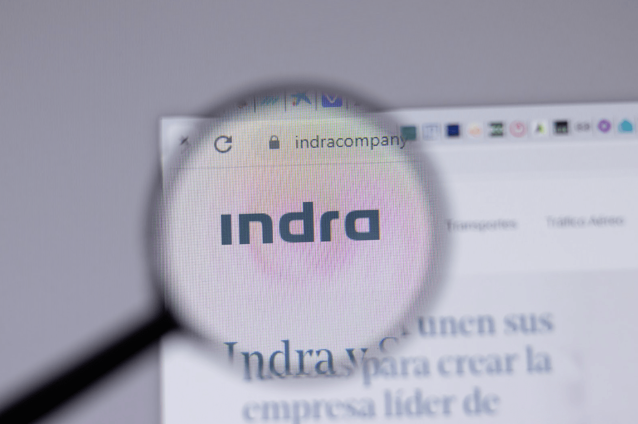 Imagen de la pantalla de un ordenador en la que se ve el logo de Indra