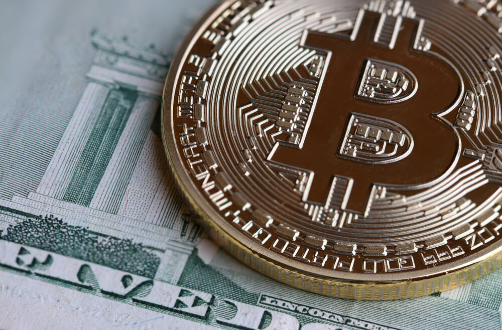 moneda del bitcoin sobre el dolar