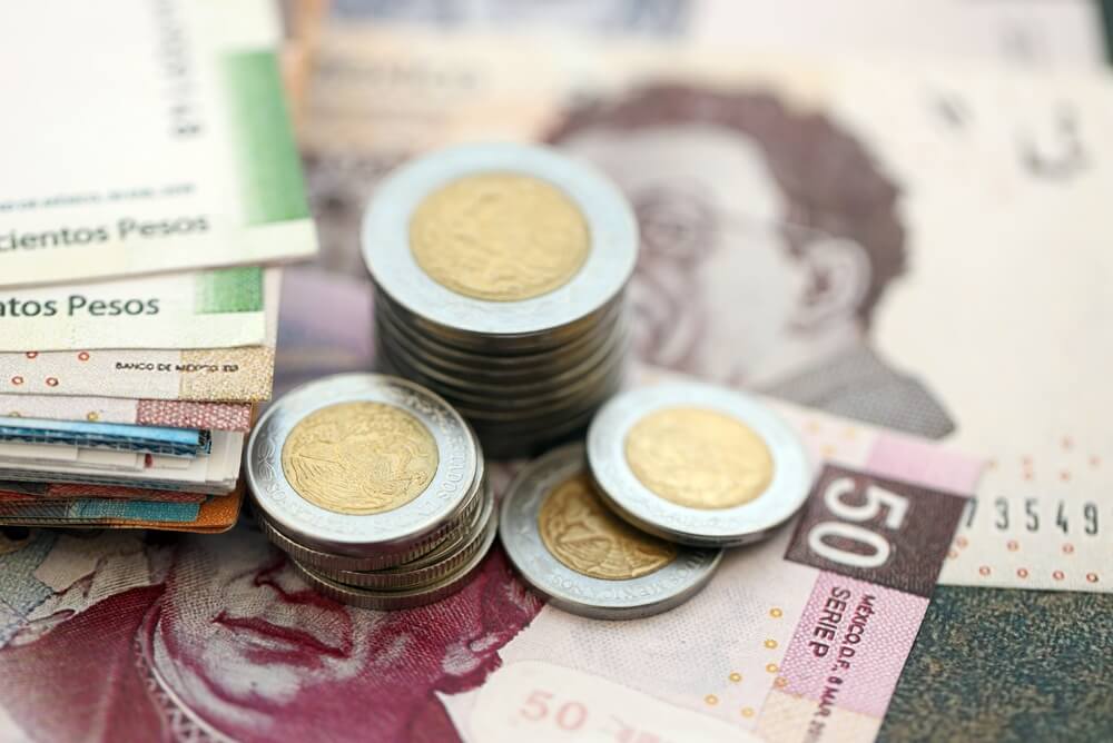 Billetes y monedas de peso mexicano