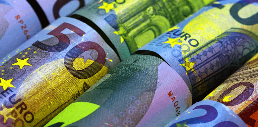Imagen de billetes de euro en un artículo sobre los resultados de Europa