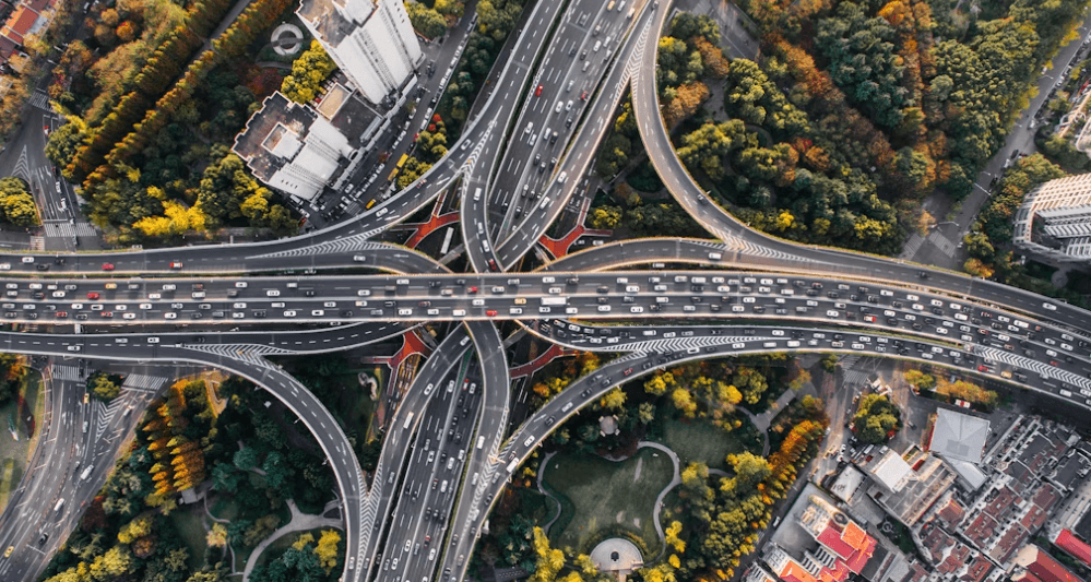 Imagen de una autopista en un artículo sobre las acciones de Ferrovial