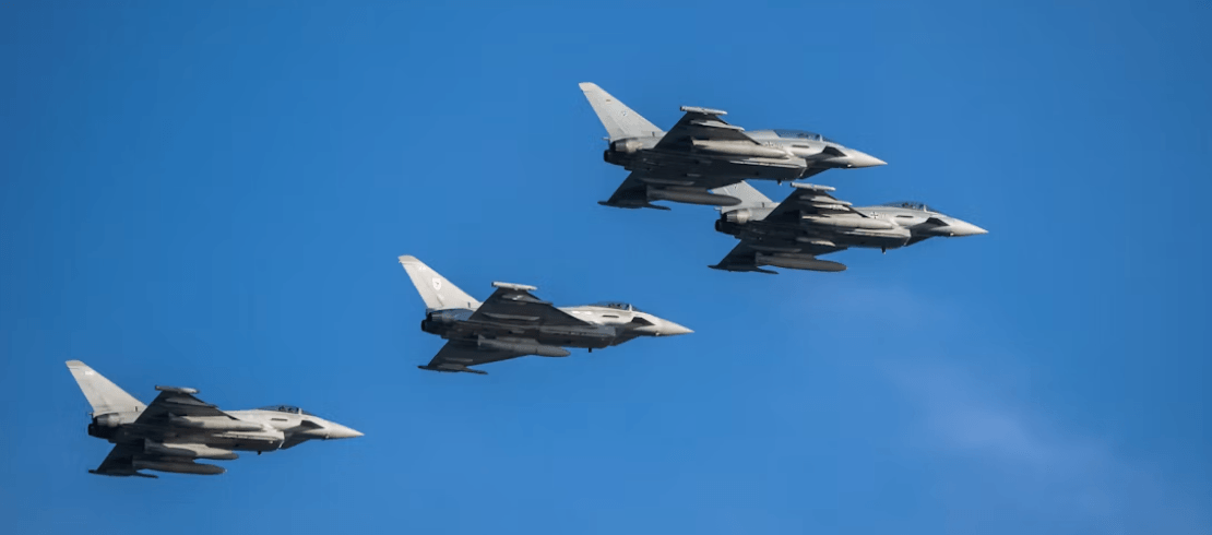 Imagen de aviones de defensa en un artículo sobre las acciones de Indra