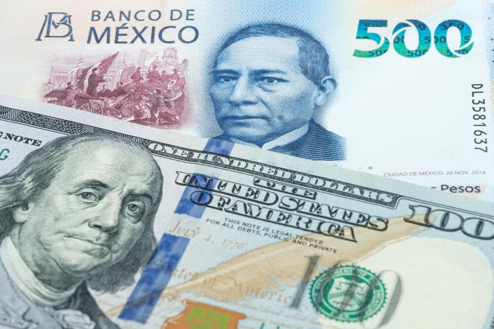billetes de dolares y peso mexicano