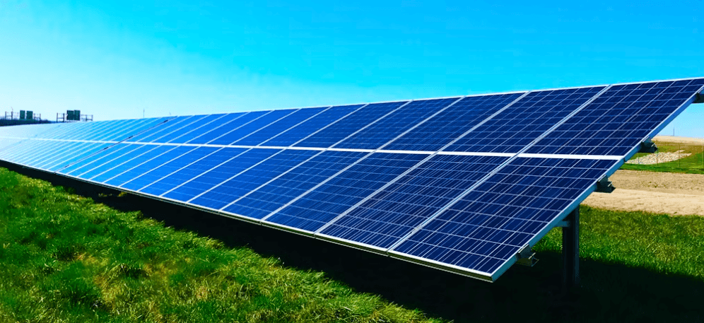 Imagen de placas solares en un artículo sobre las acciones de Solaria