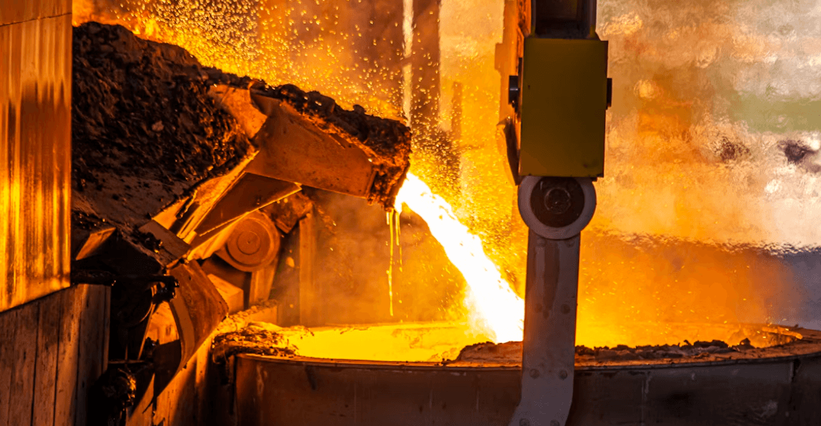 Imagen de fundición de acero en un artículo sobre las acciones de ArcelorMittal y Acerinox