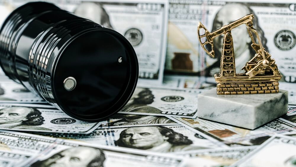 Imagen de petróleo y billetes de 100USD