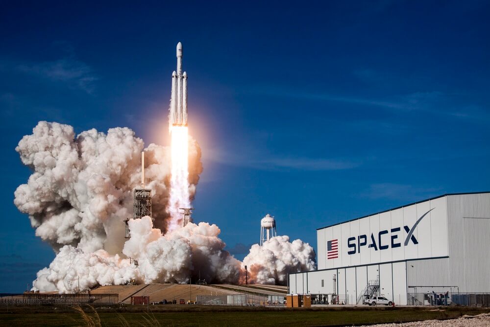 Cohete de SpaceX despegando 