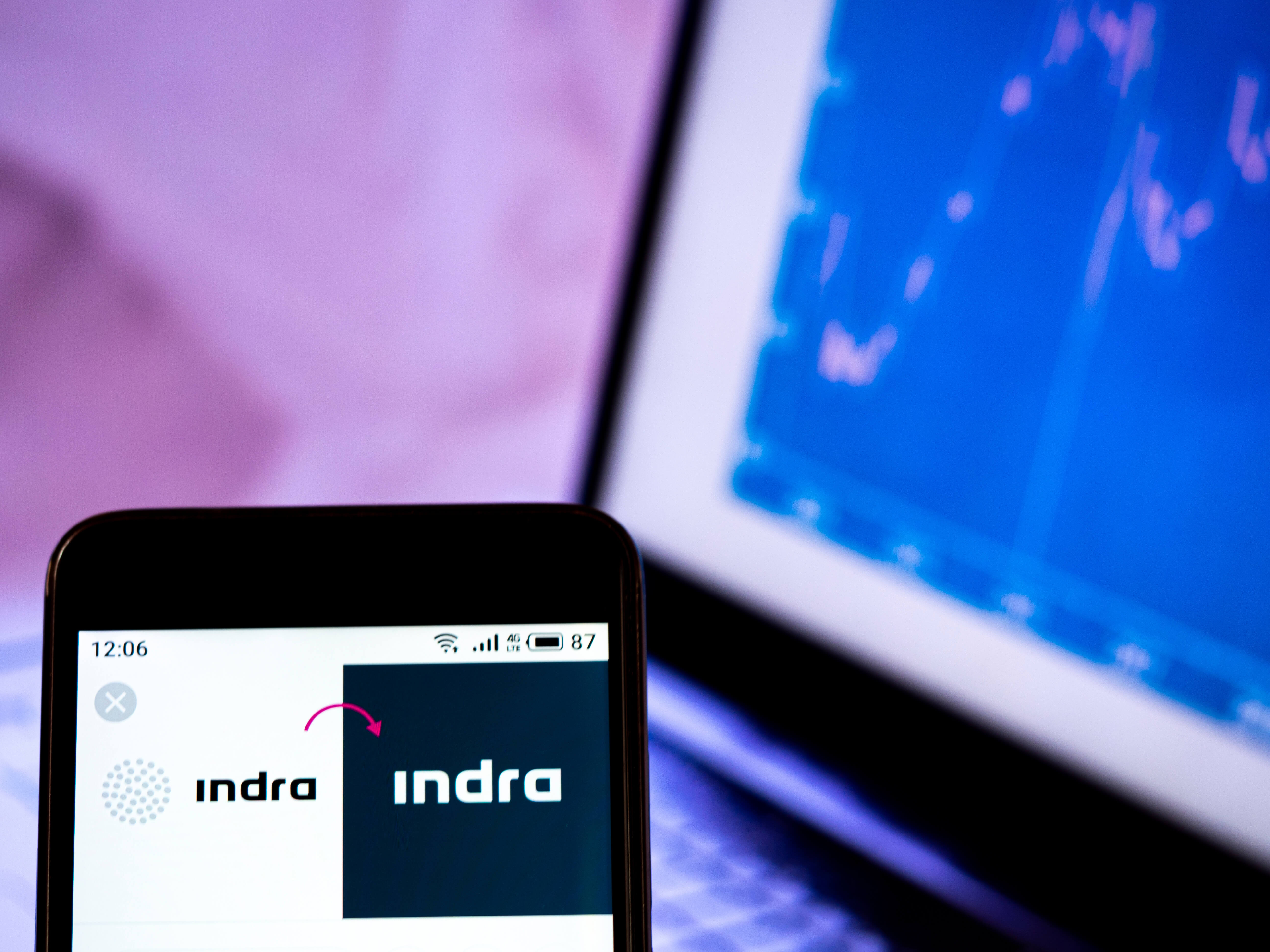 Imagen en la que se ve el logo de Indra