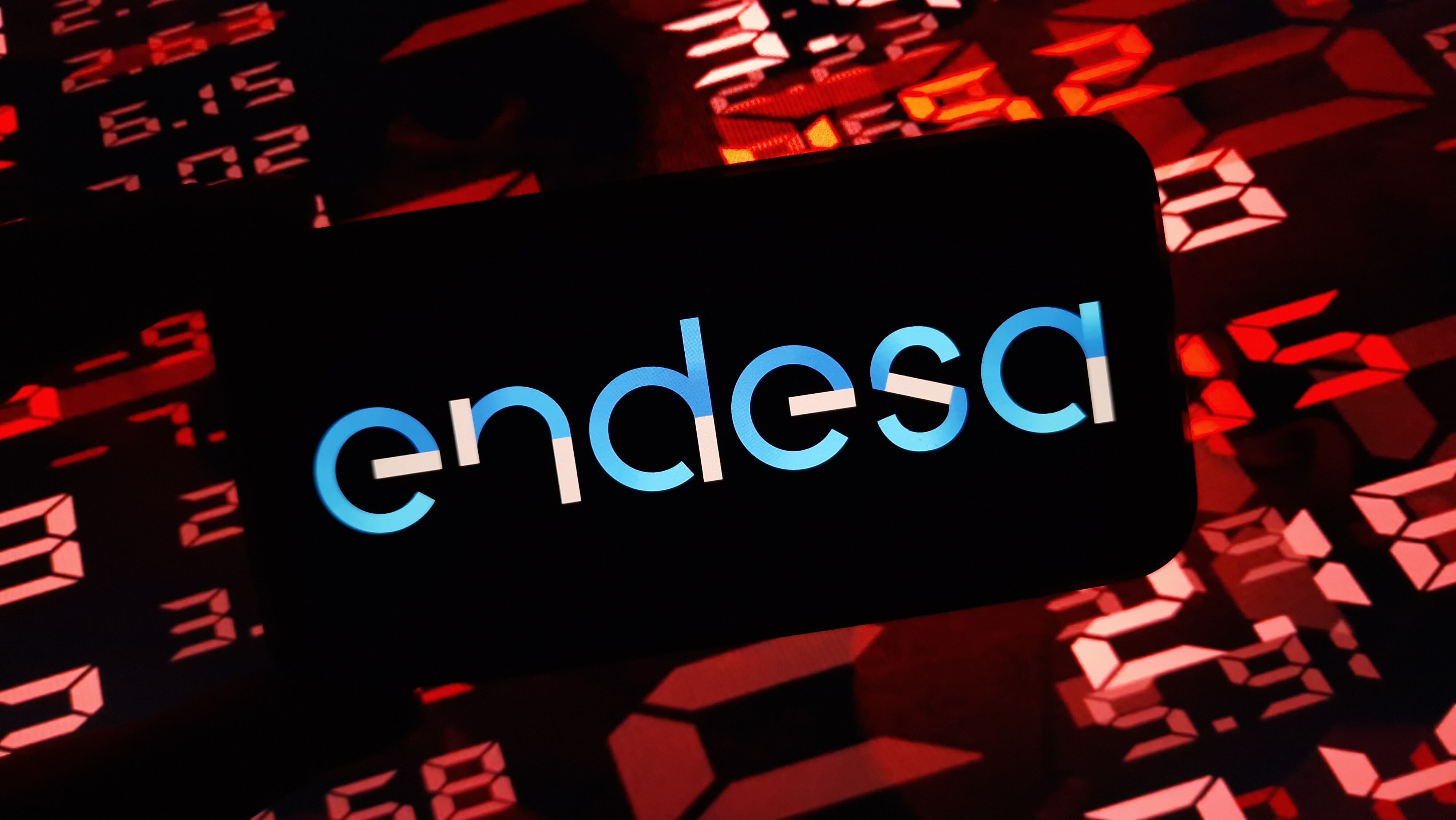 Imagen de un móvil con el logo de Endesa